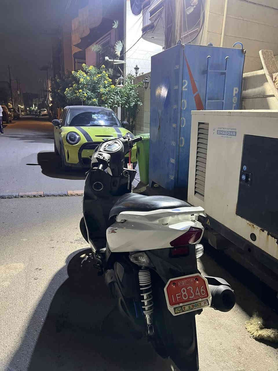 سلام عليكم دراجه جيتي ار 2009 دراجه جديده بحاله الوكاله الدراجه برغي ما مفتوح بيه  مكينه ناعمه اي نضوح او تبخير بل دراجه ترجع الدراجه 
السعر 950  وبيه مجال للطيبين 
مكاني بغداد الكريعات 
رقم / ***********
