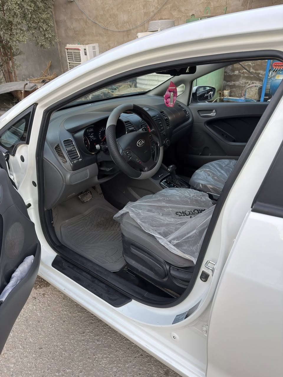 السلام عليكم
كيا سيراتو موديل 2018
اشاير بالمري 
تحكم ستيرن 
ويل كب 
رقم اربيل انكليزي
السياره مكفوله من الصبغ 
ماشيه 118
السعر 150$ بيه مجال بسيط


**إذا كنت صاحب هذا الإعلان وتريد حذفه لأي سبب، رجاءا أرسل رسالة إلى الدعم الفني**