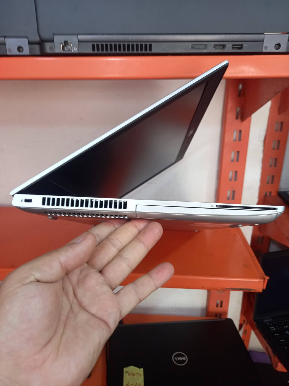 لابتوب hp   640 g4 
حجم الشاشة كبير 15.6 
الجيل السابع  
المعالج كور اي 5 الجيل 7
الهارد    256   ssd     m.2 
الرام 8.      ddr4 
كارت الشاشة  4  شير 
حجم الشاشة  14
الشاحنة اصلية 
يحتوي على منفذ تايب سي للشحن او نقل البيانات
نظام التشغيل ويندوز 10 عربي انكليزي 
الملحقات شاحنة وجنطة 
السعر   235
***********
***********
يوجد توصيل

متوفر 
تتوفر مجموعة لابتوبات بأسعار مناسبة ومواصفات مختلفة
