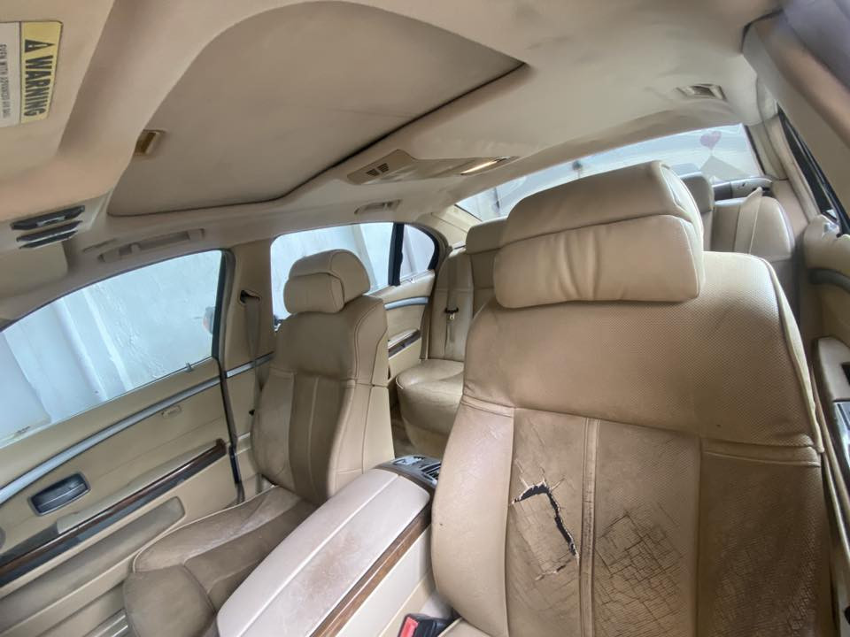 اللهم صلي على محمد وآل محمد
باخرة 750Li موديل 2006  باب طويل وارد امريكي كلين بدون ضرر (فقط طخة بهلال الجاملغ الخلفي الايمن)
رقم بغداد انكليزي مصبوغة عام جمالية سيارة جاهزة
كرهبائيات ع البلاد صدر امامي خلفي جديد
غرفتها يرادلها ترتيب وبيها لاستيك ولف
اي عطل بيها غير اللي ذكرتة ينزل من سعرها

سعر 112 ورقة وبيها مجال مكانها بغداد

***********
