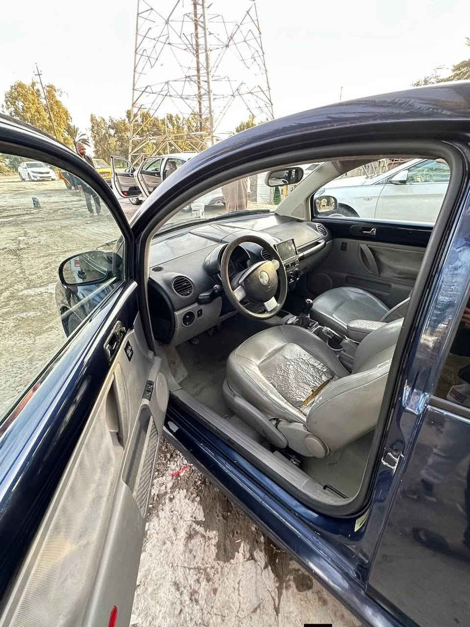 الأخوة الاحبة
السلام عليكم ورحمة الله وبركاته 
بيتل موديل ٢٠٠٧ كير عادي كير عادي
رقم بغداد. نكليزي باسمي           مصبوغة عام بلا ضرر او كص او مكلوبة 
محرك ٢٥٠٠ تمام
كلج تمام 
لون نيلي 
داخل نضيف بطاين ابواب تمام
بيهة ملاحضات جدا بسيطة موضحة بالبدي الصبغ قليل متگشط
نقص كمبريسر التبريد ضعيف
مكانها بابل 
55 وبيه مجال بصيط 
***********
