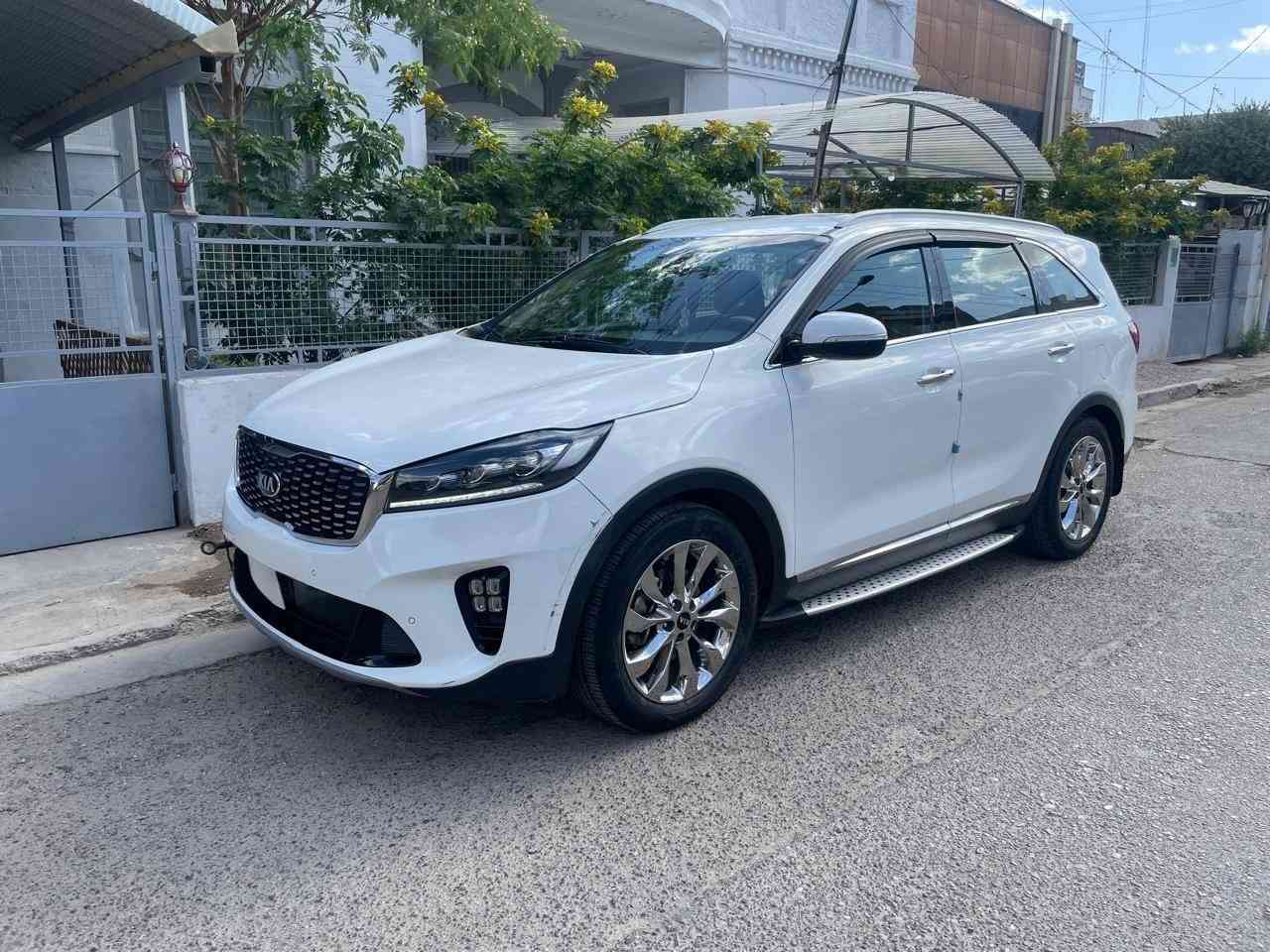 ‏السلام عليكم 
Kia Santo موديل 2018 شكل العشرين ماشية 71,000 سيارة وكالة يعني خليجية مو أمريكية بدون حادث السيارة بي ملاحظات بسيطة موضحة بالصور السيارة كرسي كهرباء جنط كهرباء وستة سلندر جاهزة ما بيها أي نقص للبيع السعر 23,000$ وبيهة مجال مكان السيارة الكرادة الرقم *********** بغداد, العراق
