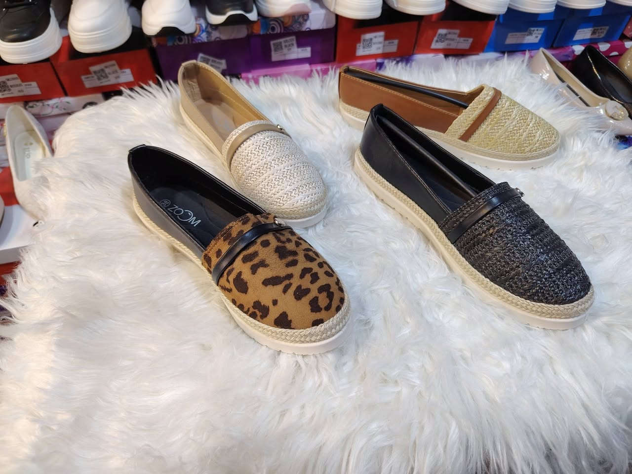 🎄عرض ثاني من عروض رأس السنة 🎄يم محل روما للأحذية النسائية والحقائب Roma 
كوني متميزة و أنيقة مع روما 👠🙏
🧑‍🎄عرضنا عالكميه الموجودة كلها  🧑‍🎄
سعر القطعة  بس 7000 الف 😍🔥🎄🎄🎄
  للجمال و الاناقة عنوان و دائماً محل روما عنوانها 😉🩷
للحجز راسلونا على الخاص او على الواتساب ***********
جبلة الشارع التجاري مقابل موقع الفلكه القديم (سوق الاحذية)
