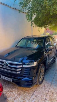 لاندكروز  VX لمتد موديل 2024 ماشيه 47000 السياره جدا جديده اخت الزيرو ...