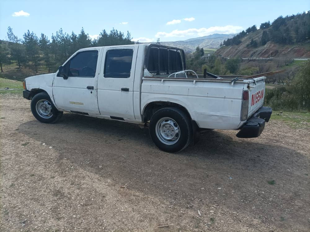 پیکاب نیسان ،ئاڕمی سۆران ڕەسمەکە،مۆدێل 1990 گێڕومەکینەی نیسان 2002، کارەبای کامل مەزبوتە،چوارتایەوویڵی تازەیە،پێشودوای تازەداگیراوە پێشودوای کەپسە لێدراوی نیە،زۆرتوندوتۆڵە،ماڵی کاسپیه،بەنزین زۆرکه م سرف دەکات،نرخی 17گەڵاوکەمێ مەعامەلە ژ.م*********** السليمانية, العراق
