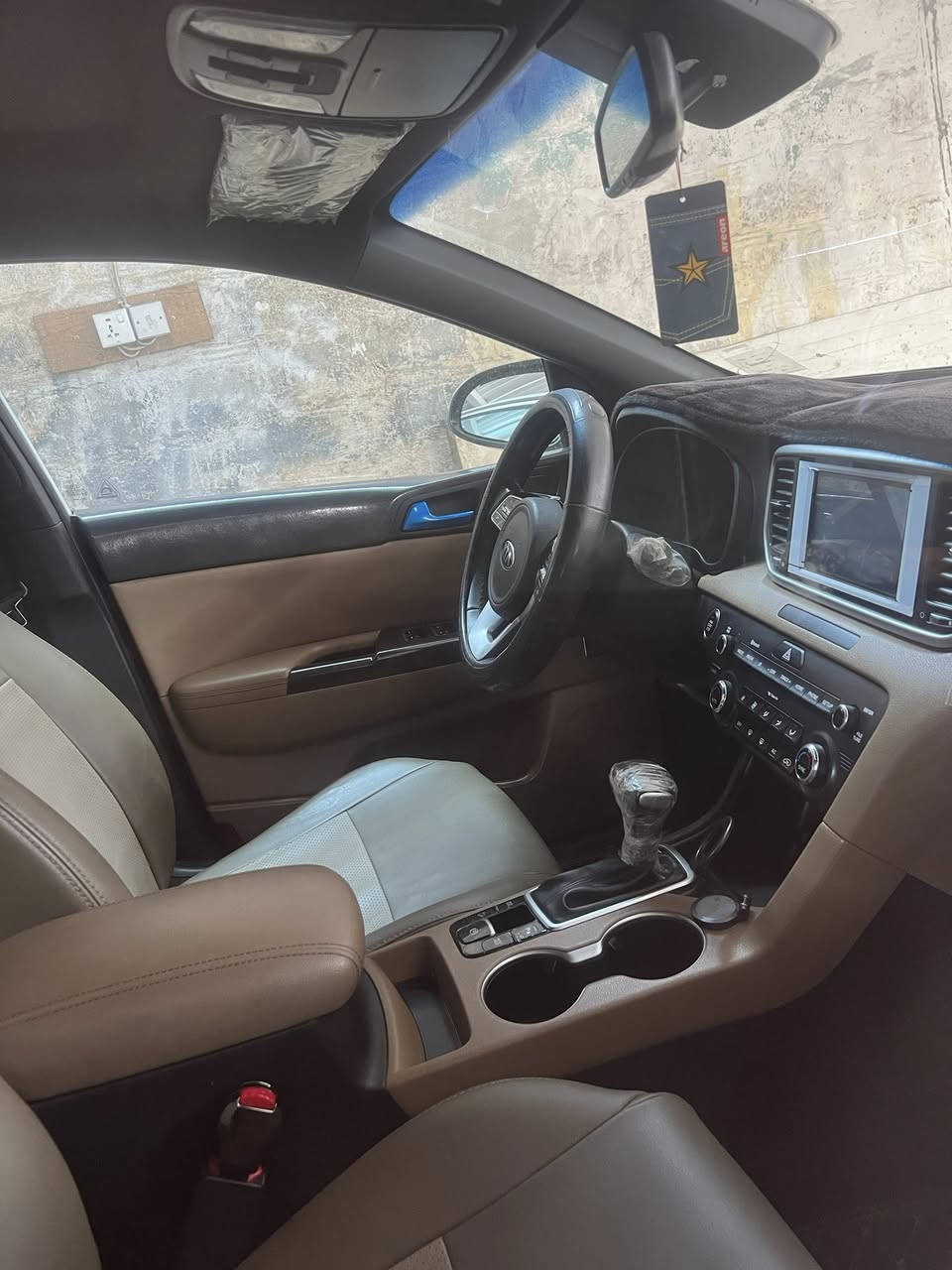 كيا سبورتج 2019خليجي فول مواصفات بيهة بارد وقيق الجنطه شبر منه مصبوغ الباقي كفاله ماشيه 53الف وقابله للزياده السعر 193 وبيهة مجال الرقم ***********
