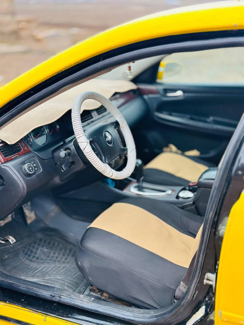 السلام عليكم مكلف بل نشر
امبالا موديل 2010
رقم نينوى  انكليزي تحويل ثاني يوم ما مطلوبه 

محرك 6vشرط  كير شرط 
داخل جديد 
كهربائيات كلها شغاله 
صدر جديد تايرات جدد
السعر 55وبيها مجال 
مكان السياره الزويه 
***********
