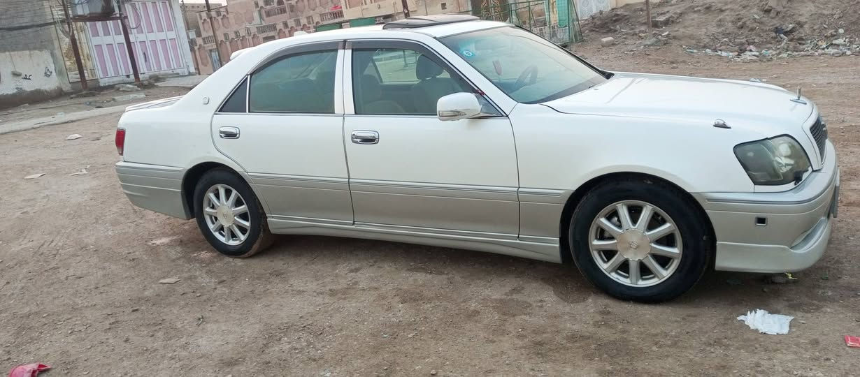 السلام عليكم 
ملكه,, موديل 2002
رقم انبار انكليزي مشروع وطني سنويه ل2028 كفاله عامه من الكص ولاصوليات 
مواصفات السيارة 4دكم فول ماعده الفتحه كشنات مخملي شاصي 75كرستال اصل مكينه، D4جديده حاويه صار يومين من شديتهه تبريد شغال السعر 138
الإتصال ***********
