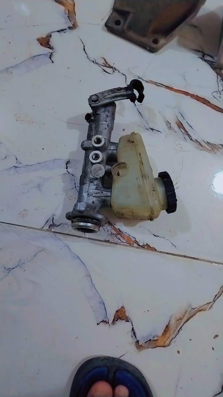 السلام عليكم غراض تفصيخ للبيع  كلمن وسعره  وعندي غراض اوبتيما ١٣ GDl2400 ***********
