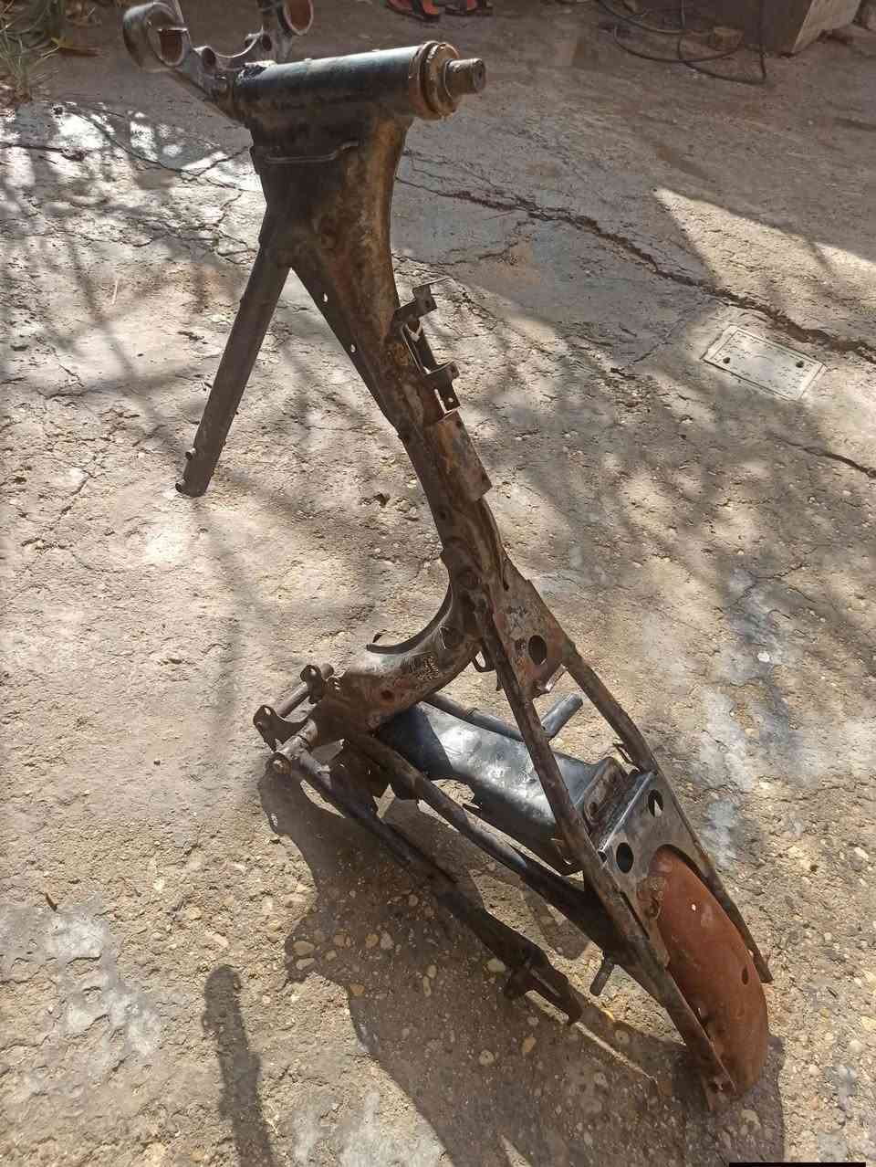 سلام عليكم غراض اربعه كير مال تعمير ماعده لدبلات شاصي كلك وصالنصه نجمه وضفيره وكابريتر وسكان وضفيره وبطل ناريه وطبله بريك امامي ودوسه بريك خلفي ابيعهن شلع ب90مكان حله مركز ***********
