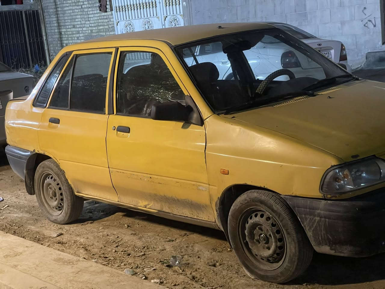 السلام عليكم 
سايبه موديل 15  مكينه  بيهة صوت خفيف   شواصي مكفولات صدر امامي خلفي جديد تخم تاير جديد كهربائيات كله شغال لايتات زنون سنتر لك شغال راعيهة متوفي ابيع اتكفل سرقه وعشائر فقط 
رايدها 16 ورقه وبيها مجال حك الجيه مكاني بغداد البلديات
***********
