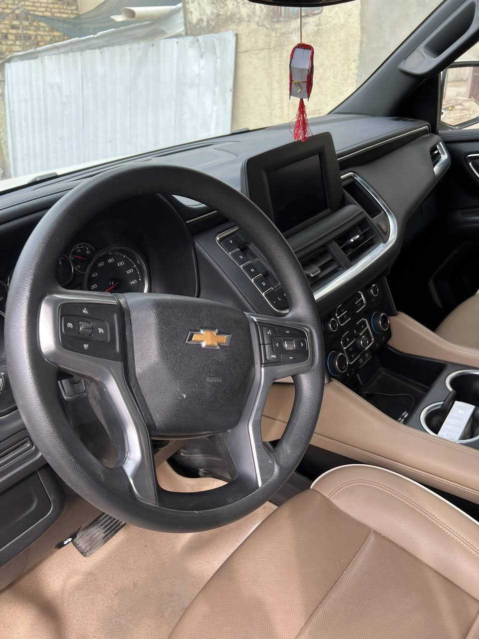 السلام عليكم
تاهو بوليسي 2024

دخول جديد رقم بغداد باسمي اداورلك ثاني يوم حادث السياره حافت البنيد فقط وتم تبديله مع جاملغ واحد تعديل بارد بدون فتح 
ماشيه (22) الف فقط زيرو 

السياره جديده داخل بيجي 
ايرباص استيرن فقط
ملاحضة إذا اكو مراوس سيارة رام أراوس2025

سعر 410
اتصال ***********
