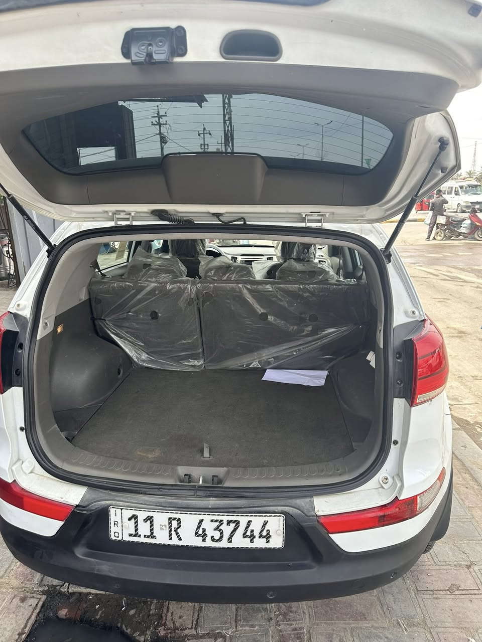 سلام عليكم
كيا سبورتج خليجي 2016 كفاله عامه 
مري شفط نضام ترحيب مكينه 2000 كامره خلفيه مثبت سرعه تحكم ستيرن قطعتين تبريد اشاير مري حساسات خلفي ثلاث أنظمة قياده كشافات ضباب حداديه جديده لايت زنون ماشيه 156,000 قابل للزياده تخم تاير جديد 
سياره جاهزه اتصال عل رقم *********** السعر 156 السياره باسمي تحويل ثاني يوم مكان السياره كربلاء
