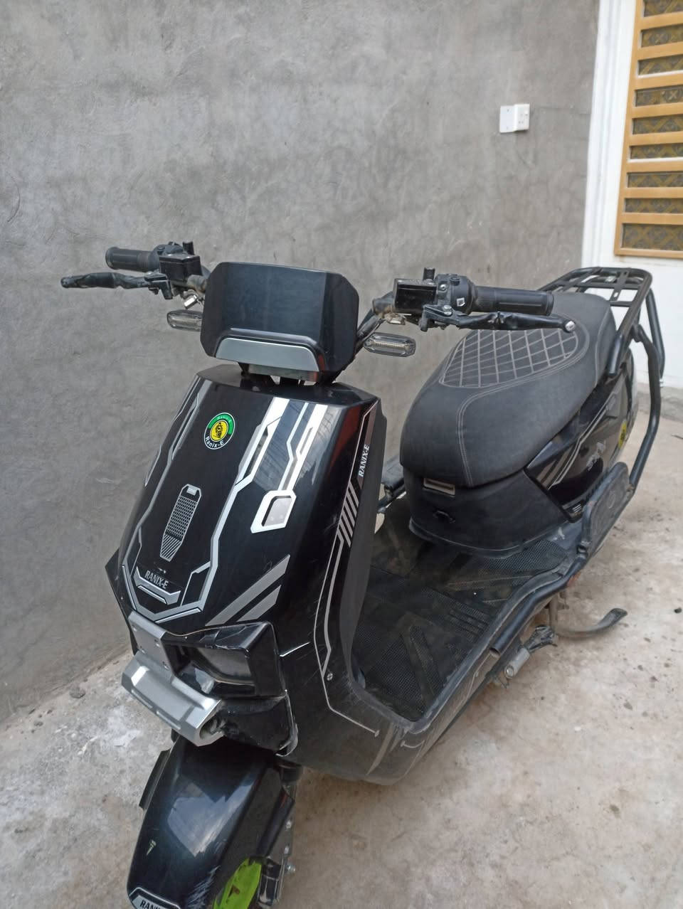 السلام عليكم دراجة شحن للبيع SAW
الدراجة نظيفة أمانة الله 
وسرعتها الحقيقية اني موصل بيها89 كيلو
المدى مالها للشحنه الوحدة من 45 الى50 كيلو
اسم الدراجة ساو موديل 2025 شهر الرابع ماشية تقريبا حيوصل 10 الف كيلو
دراجة قوية وبرغي مفاتح بيها شرط الفحص والبطارية نص عمر تقريبا باقي بيها 
السعر 650 الف وبي مجال
مكاني بغداد
وهذا رقمي للاستفسار
***********
