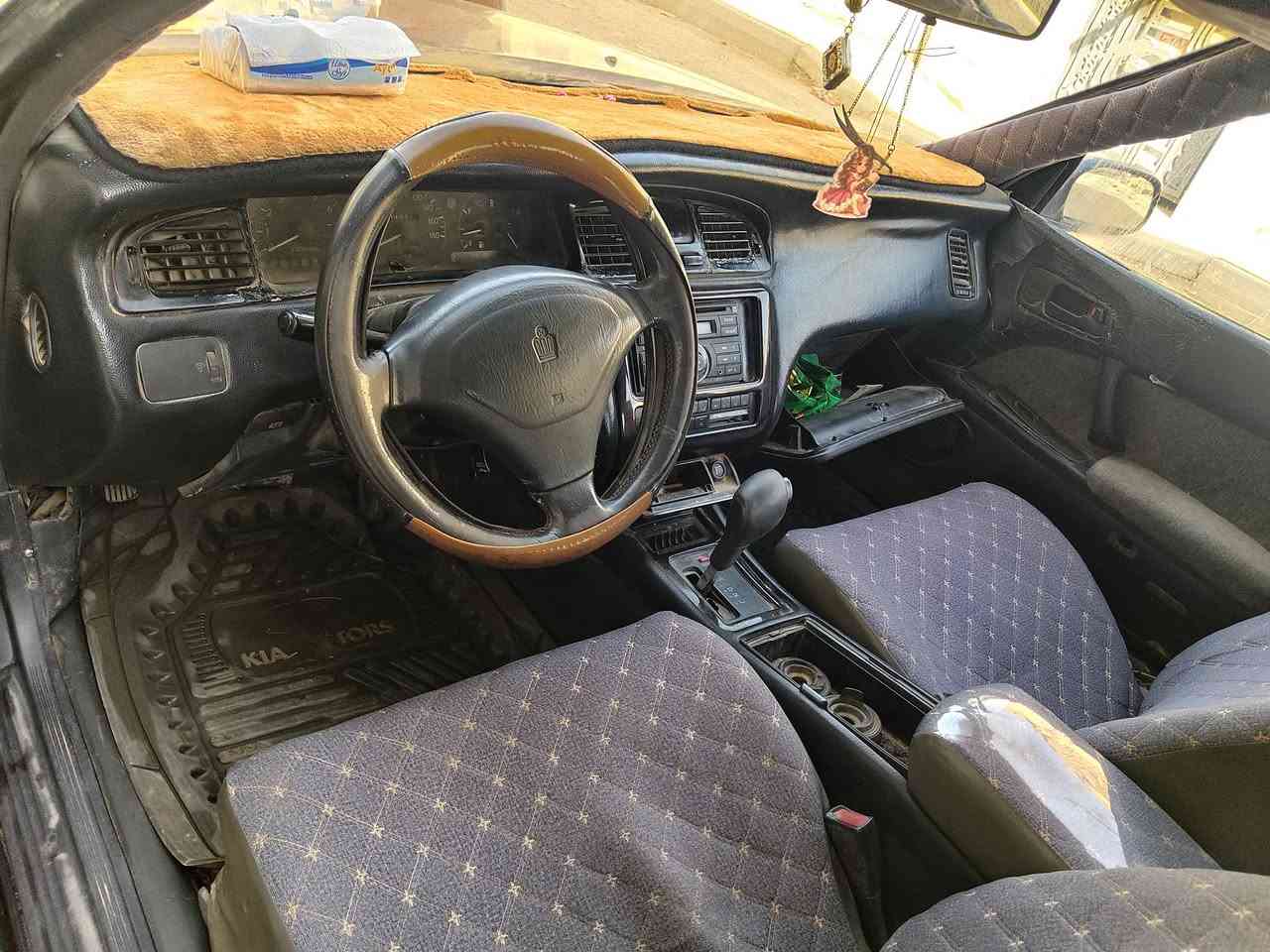 السلام عليكم سيارة تويوتا كراون ياباني بطه موديل 1995 رقم انبار انكليزي باسمنا السياره مكينه كير اوتوماتيك خير من الله تخم تاير حداديه حلوه كهربائيات شغاله كلها السياره حلوه السعر 48 وبيها مجال للشراي حق الجيه مكاني ديوانية رقمي *********** واتساب
