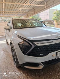 موديل 24 ماشية ١٥ الف كم مكفولة من اي شي وباسمي رقم مبايل 07800718600 ...