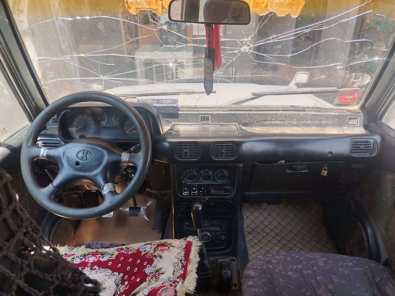 سلام عليكم سياره كالوبر موديل 98 مكينه ستاركس حجم 3000 كاز  رقم بغداد خصوصي  كير عادي باب خلفي مع كشنات قلابيه خلفيه موجوده سعر 45 وبيها مجال المكان بغداد حي النصر رقم *********** 
***********

