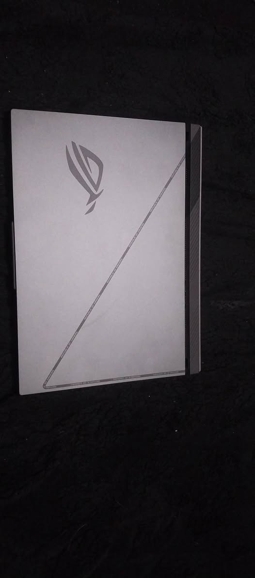 السلام عليكم
لابتوب ROG STRIX G16 نضافة 100%

Intel Core i7-13650HX
الأنوية: 14 نواة
المسارات: 20 Thread 
التردد: 5.0GHz 
وحش بالمعنى الحرفي 

الرامات 16GB النوع DDR5
السرعة : 4800 MHz

كرت الشاشه RTX 4060 8GB V RAM
ياكل الألعاب وهو حاط رجل على رجل 

حجم الشاشة 16inch 
سرعة 165 هيرتز

تخزين 1تيرا M.2 

كيبورد مكيانيكل 
ماوس اسوس روج الأصلي 
مع جميع الكراتين الي جتي وياه 
للبيع بسعر مليون وتلثميه وخميس 
*********** متوفر واتساب 
مكاني بغداد ويتوفر توصيل
