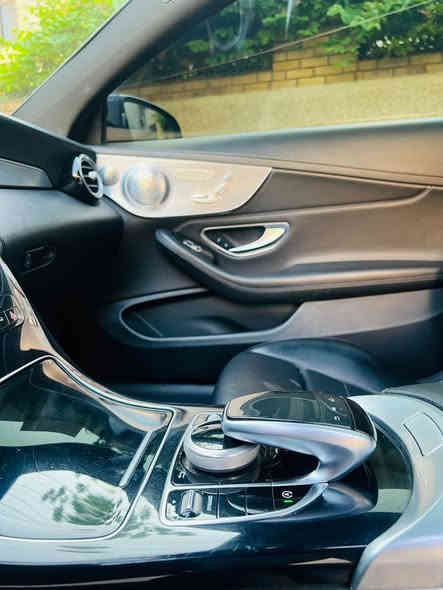 السلام عليكم 
للبيع Mercedes C300 2017 coupe
فول مواصفات 1/1 
بانوراما  
دبل ماوس
شاشه كبيره
داخل لدات ٣ (الوان)
كامره خلفيه دواره
سستم سماعات برومستر
كشنات كهرباء
كشنات تدفئه
رادار امامي
رادار خلفي
نقطه عمياء
بصمة تشغيل
بصمة ابواب
جنطه كهرباء
لايتات زينون داينمك
بك لايت ليد
استيرن تدفئة
ماشيه ٩٥ الف
وبعد بيها هواي مواصفات معروفة
وارد امريكي حادثها جاملغ وبنيد( جاملغ مبدل نفس اللون وربع البنيد صبغ) بدون ايرباك بدون دواخل حادث بسيط جداً
كير ومحرك مكفولات من الفتح والتبديل 
مكانها بغداد 
***********
السعر ٢٢.٥٠٠ وبيها مجال بسيط
