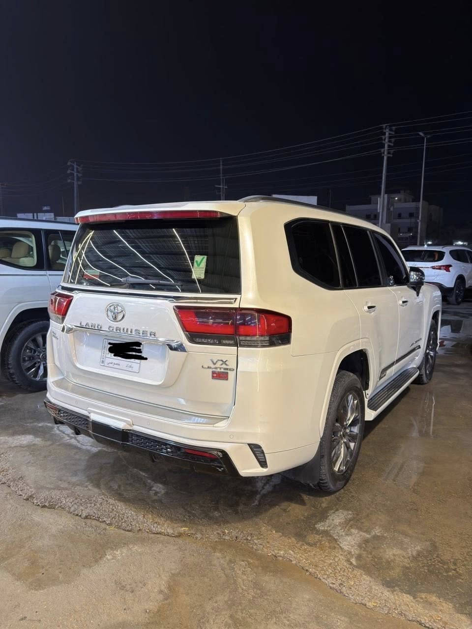 السلام عليكم
لاندكروزر للبيع 

موديل 24 

الفئه VX فول مواصفات 

الممشى 50 الف كيلومتر 

السياره كفاله عامه نضيفه بمعنى الكلمه 

السياره بغداد خصوصي

السعر 77,000$ وبيها مجال 

للتواصل ***********
