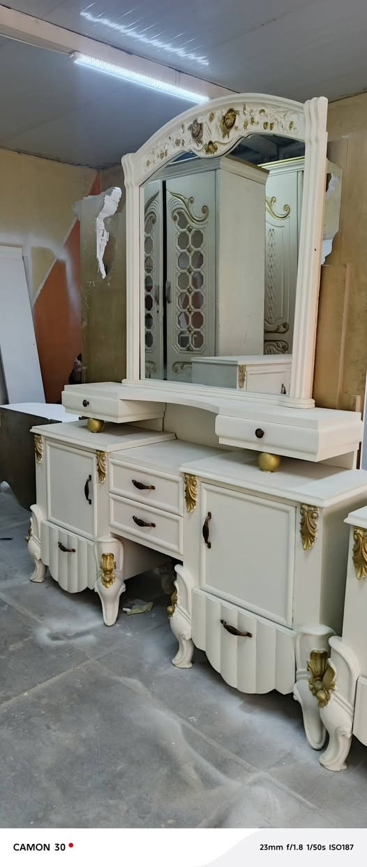 غرفه مدرعه شغل ثكيل درجه اولى استخدام قليل أخت الجديد مفصلها راعيها ب  4 ملايين شغل عراقي وتصميم تركي رجلين زان تاج زان داخل وخارج صاج  ضهر جرجوبه دفن شد براغي الياخذهه خل يكول جديد مو مستخدم فقط عن الحلال والحرام اكلك مستخدم للاستفسار أكثر واتساب ***********
