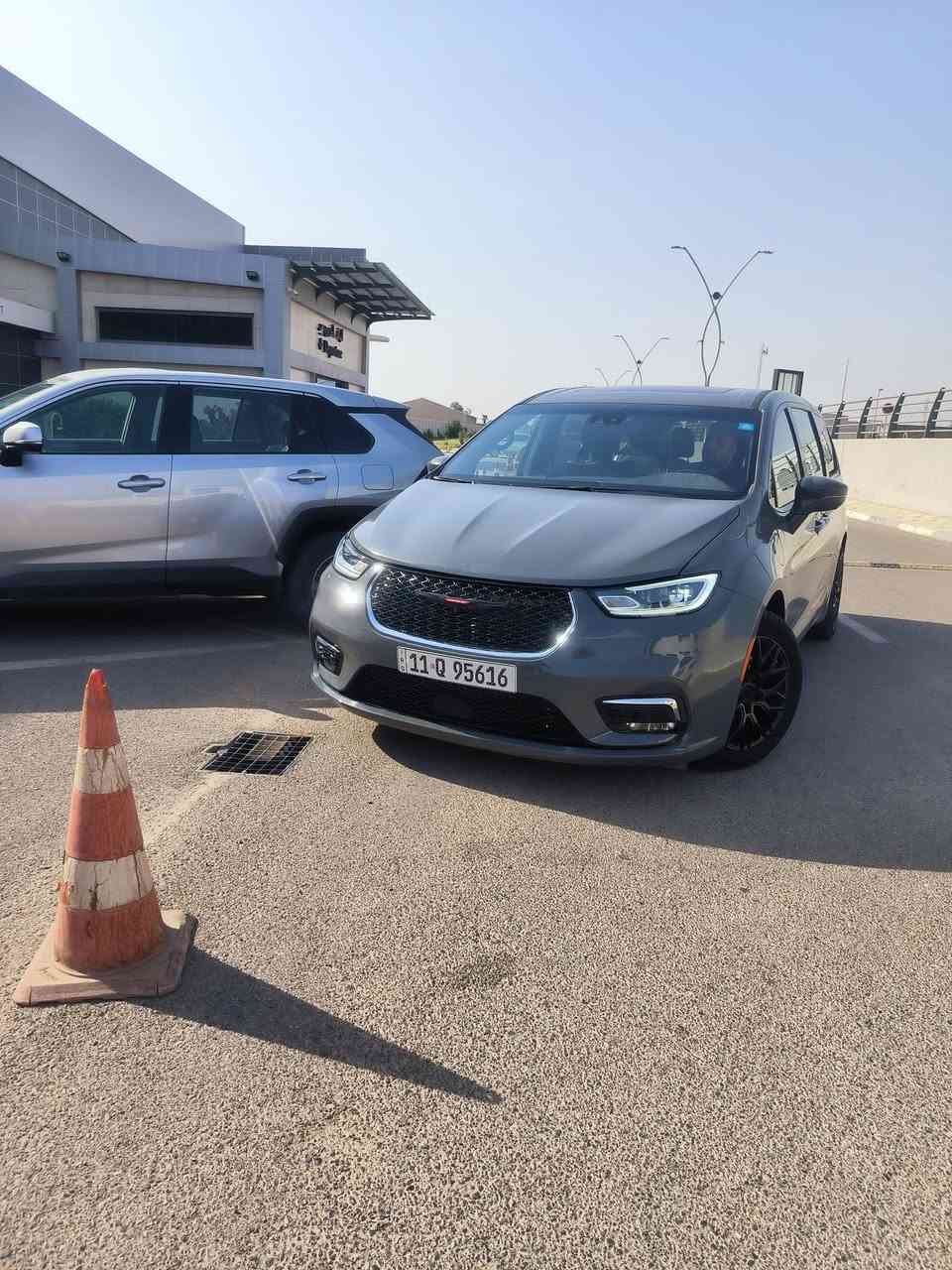 السلام عليكم
باسفيكا ٢٠٢٢ هايبرد 

فول مواصفات 

١. بانوراما 

٢. شاشات خلفيه

٣. دشبول متصل 

٤. كامرات داخليه خارجيه 

٥. نقاط عمياء 

٦. تدفئه تبريد بالمقاعد 

٧. مرايه شفط 

 ايرباك طاك سايق سكن  ومبدل بنيد تدفئه تبريد شغاله 

رقم بغداد باسمي  السعر270 ورقه وماشيه ١٢٠ والسياره مال بيت لا خط ولا غيره 

***********

***********
