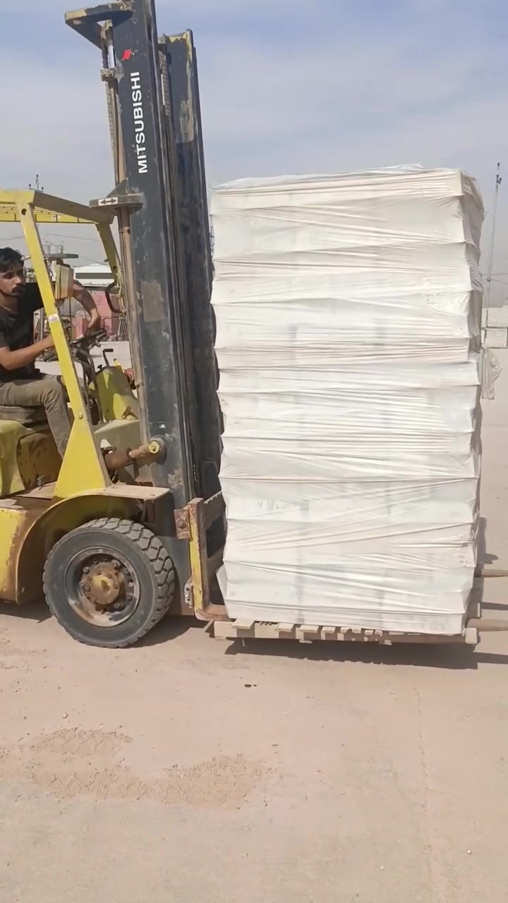 للبيع رافعة مسيوبوشي شوكية 2 ونص طن
***********
***********
