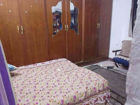 بيت البيع حي الحكيم نزلت عميد جادر. يبعد عن للشارع العام 150مترقريب عن الشارع العام. بناء بلوگ مساحه 120 مرقم من البلديه سند 25 غرفه فوك وغرفه جوه هول ومطبخ وستقبال وصحيات خارجيه وداخليه معامله كامله سعر30وبي مجال ***********
