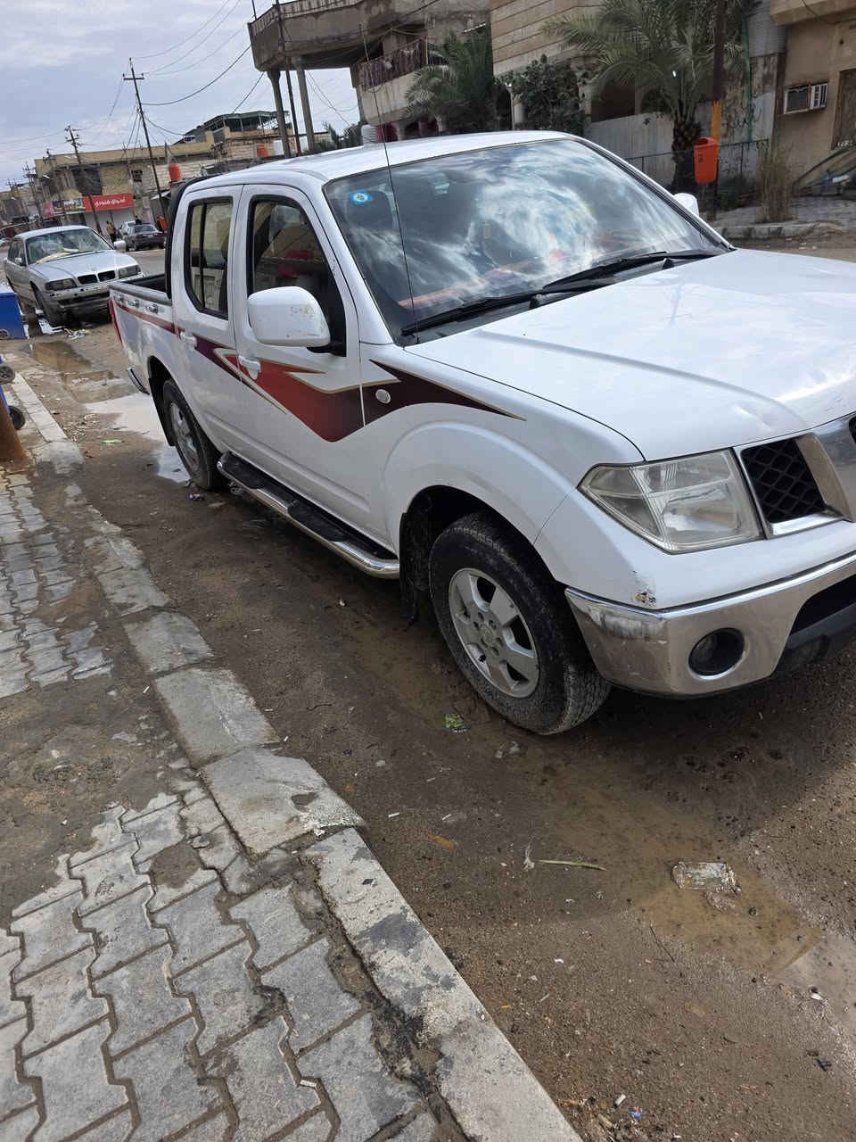 السلام عليكم نيسان نافارا للبيع مديل 2012 كير اوتـوماتيـك ، مكينة نظيفة  رقم السيارة بصرة شرط التحـويل سـنوية لحد 2029 ،هزه سنه 2026 تبريد شغال ،  فقط بيع ، سعر 100 وبيها مجال قليل حــگ الجــيـة ، للاستفسار اكثر عن التفاصيل والشراي يتصل علة هذة الرقم *********** ، السيارة بدي نظيف فقط ملاحظات قليلة ، مكاني البصرة تنومه شط العرب
