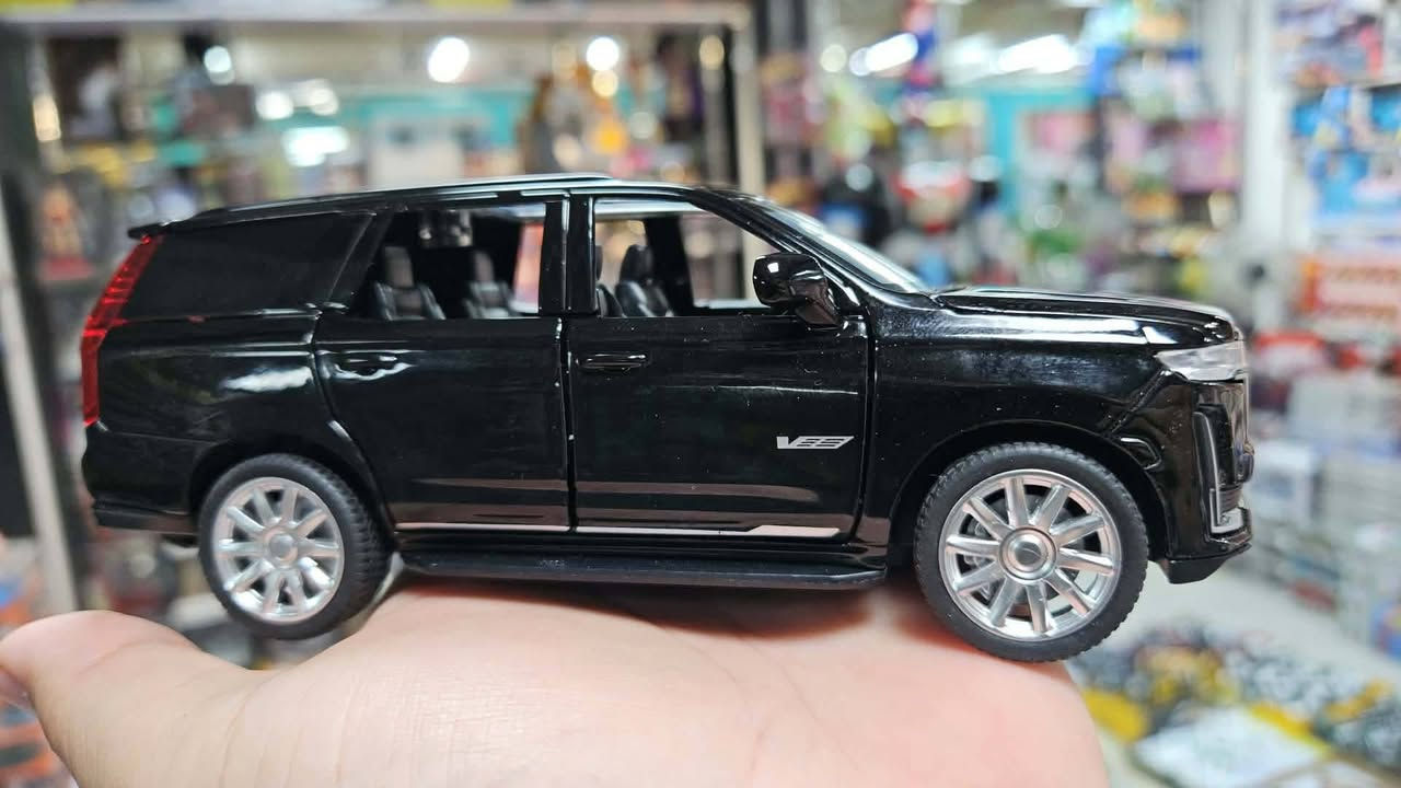 سعر القطعة 14 قطعتين 25 الف 

الحجم 17 سم 
كاديلاك إسكاليد (Cadillac Escalade)،
أجزاء قابلة للفتح: يمكن فتح الأبواب الجانبية، وغطاء المحرك، والباب الخلفي لاستكشاف التفاصيل الداخلية والمحرك.
متوفر توصيل لكل المحافظات 5الاف


**إذا كنت صاحب هذا الإعلان وتريد حذفه لأي سبب، رجاءا أرسل رسالة إلى الدعم الفني**