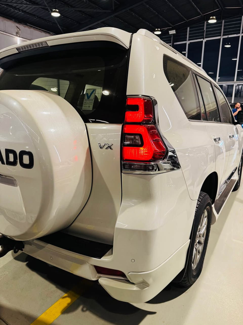 برادو 2018 VX
ضمان شركه ساز 
ماشيه 92الف كليو 
مكفوله 
السعر 40 الف دولار 

*********** بغداد, العراق
