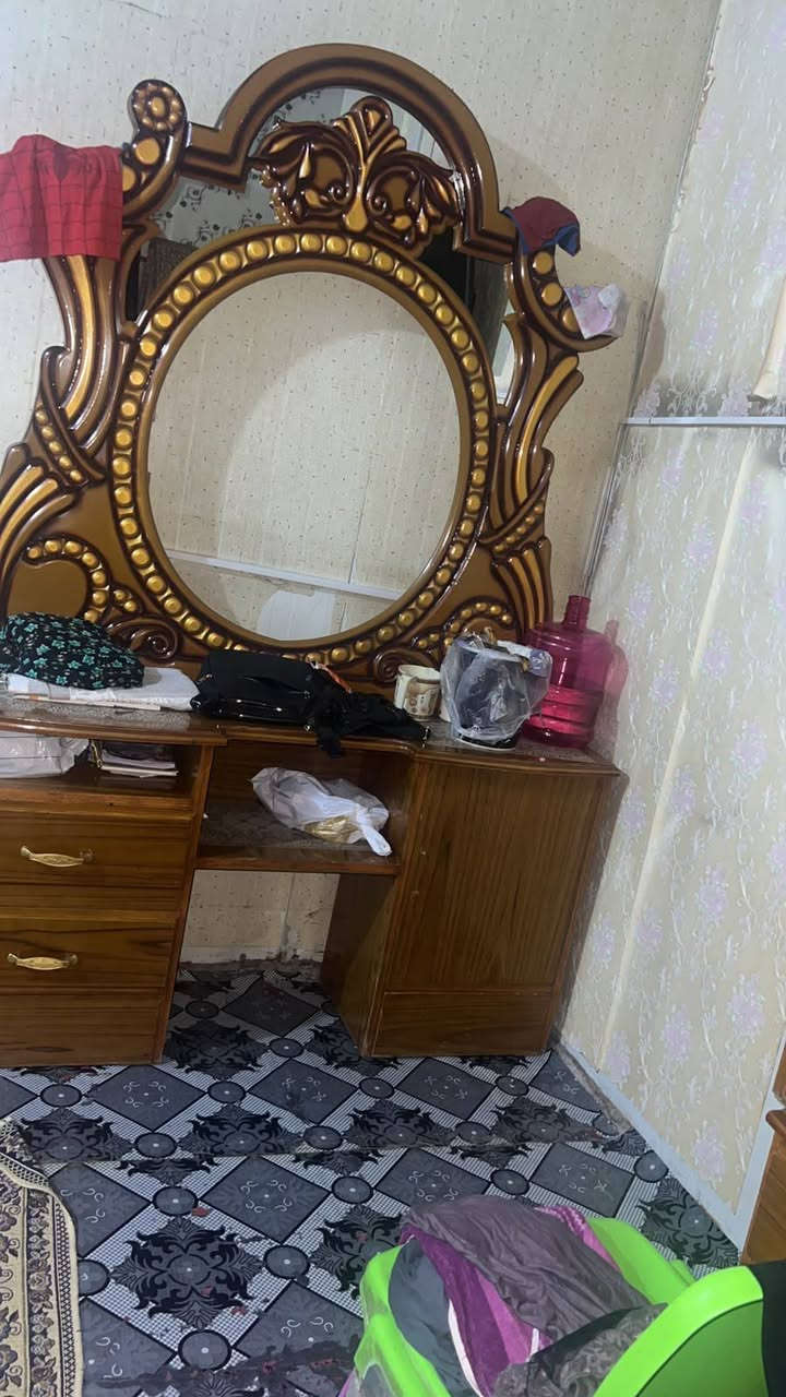 السلام عليكم اريد ابيع عليه الغرفه عراقيه تواصل معا هاذه الرقم ***********
