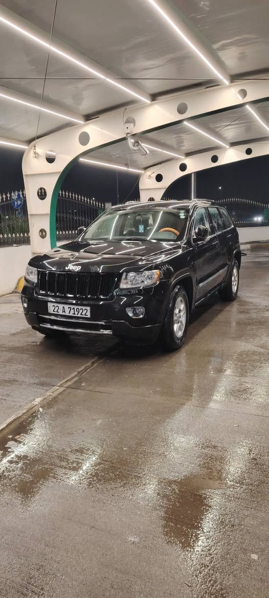 جيب للبيع سياره جاهزه مال جناي السياره فقط القماره مصبوغه جماليه بدون معجون بيها جلح وصابغينها  مكان السياره كركوك حي العسكري ***********
