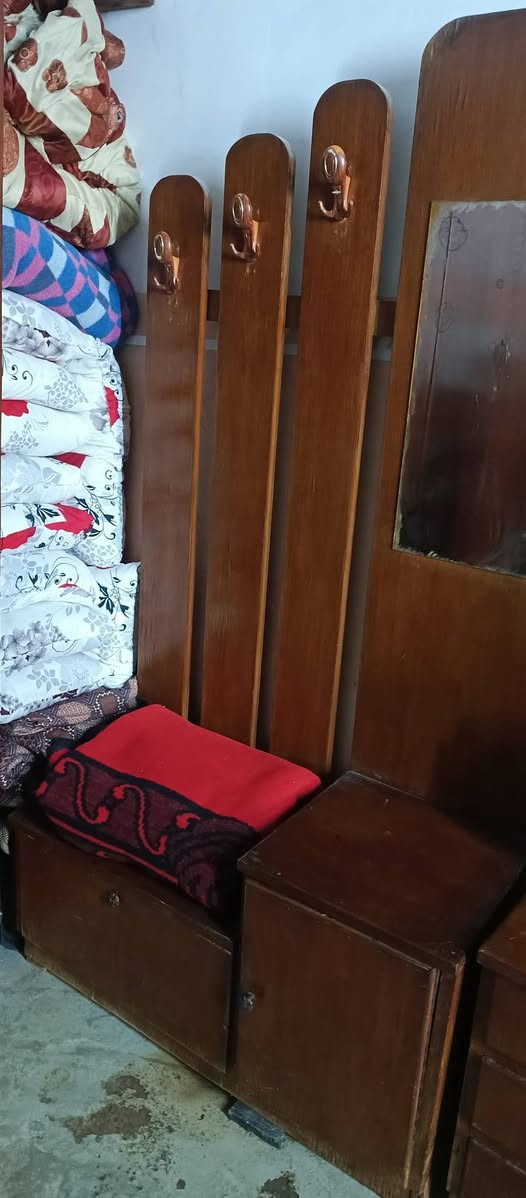 السلام عليكم
عندي غرفه اخشاب للبيع
تخت وامراه وزاويه
بيع المستعجل
ب 70 وبيها مجال للطيبين
 العنوان الموصل الايسر حي السلام
  الشراي خليه يخابرني على هذا الرقم
*********** اللي يريد خلي يجيني خاص
