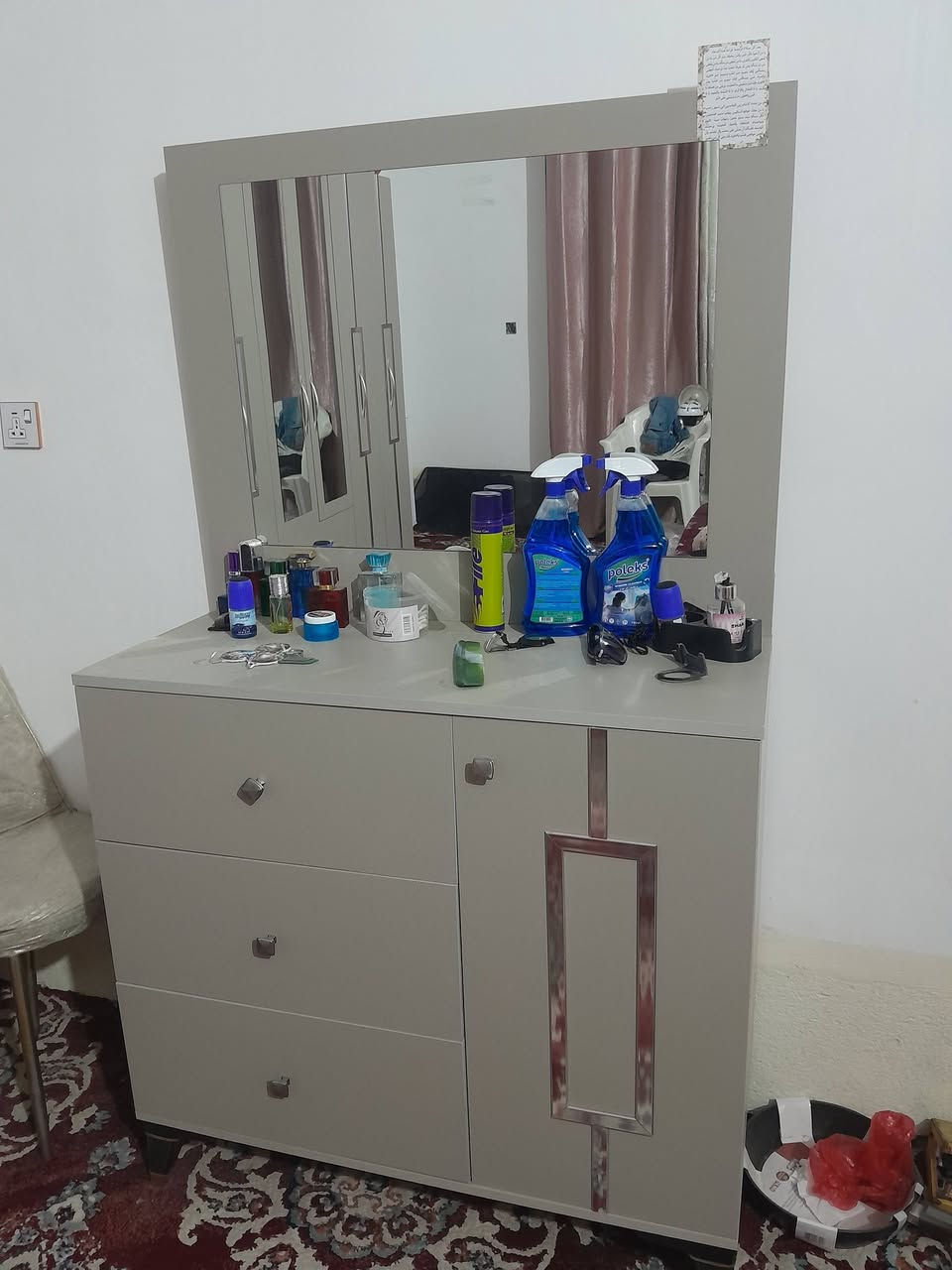 بيع غرفه نظيفه وجديده تركي اصلي العنوان كربلاء الحسينيه مقابل مدرسه القحطانيه السعر 900الف دينار وبيها مجال للإستفسار ***********
