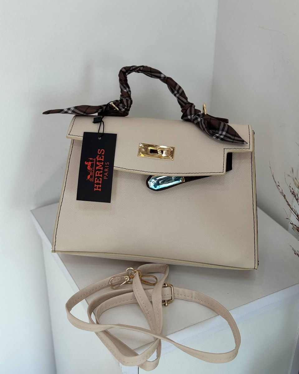 جنط نسائي
سعر المفرد 15 آلاف دينار
سعر الدرزن 120 ألف دينار
قياس 18 × 25 سم 
واتس اب :***********
واتس اب :***********
