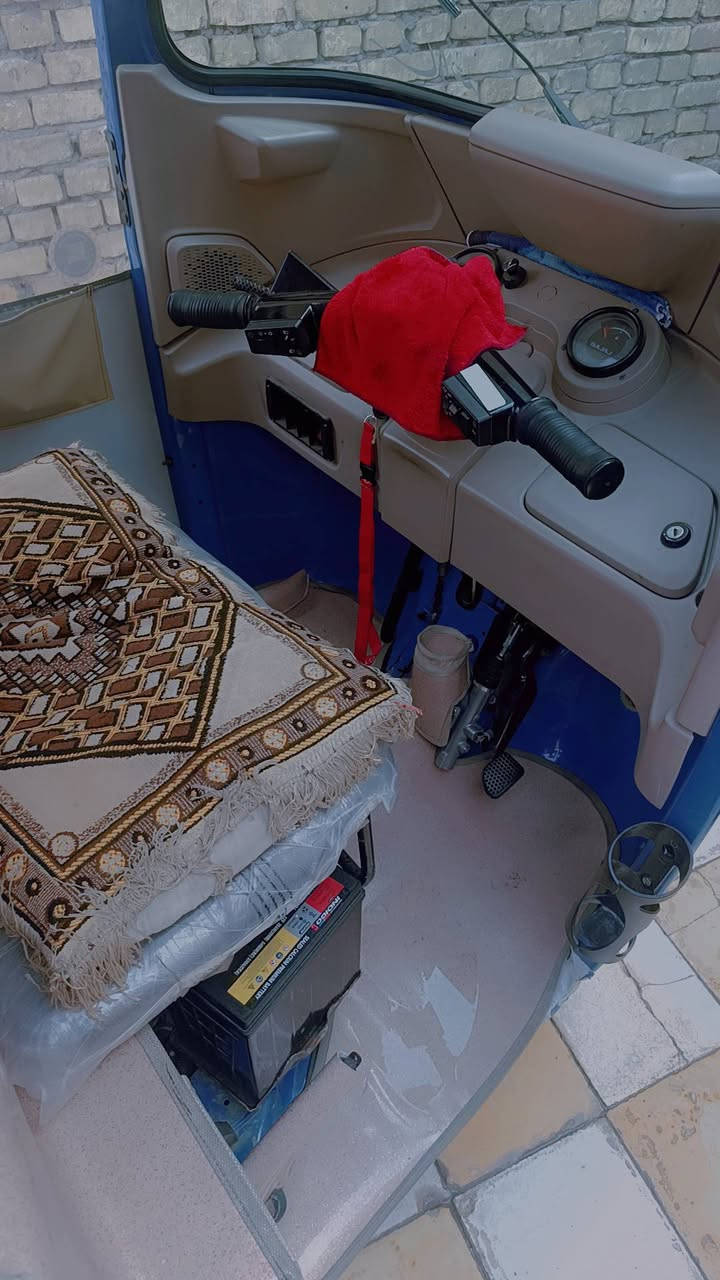 سلام عليكم شباب تكتك للبيع رقم وسنوية وانة مكلف بل نشر لحد يراسلني هاذة رقم لولد ***********
