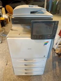 جهاز استساج C300 ملون ناقصه القطعه البلاسك الموضحه بالمنشور ابيع فحم م...