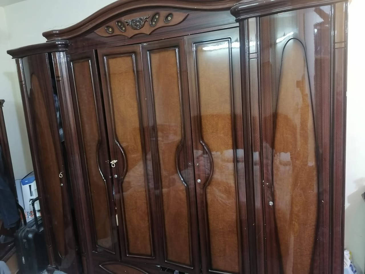 السلام عليكم  غرفه اخشاب مستخدمه رقم *********** الناصريه الحبيليه
