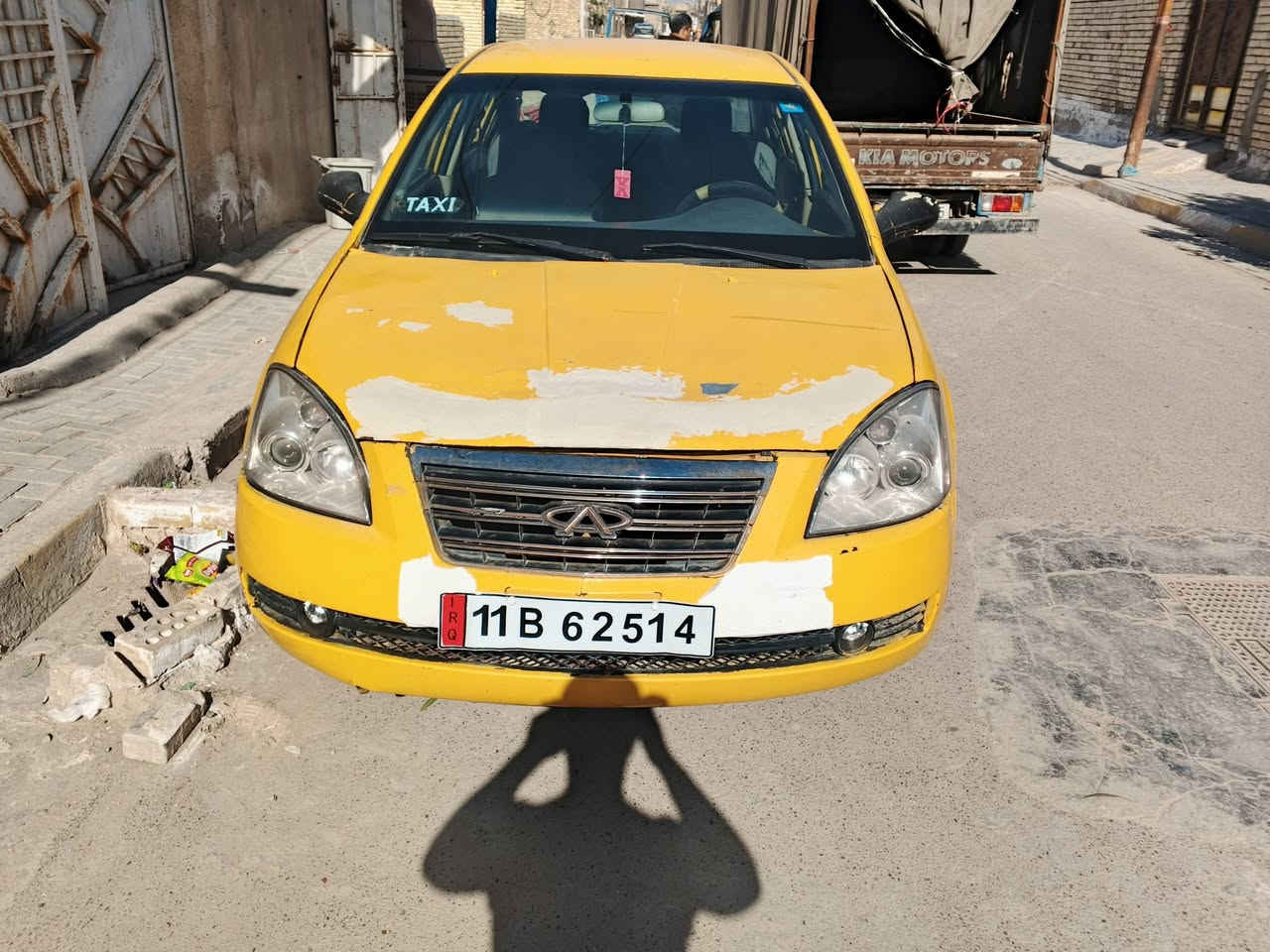 شيري A5 موديل 2012 باسمي رقم بغداد انكليزي مصبوغه مكينه بلاديه جديده كير جديد سياره حلوه ما مشتغله تكسي صدر عام جديد دبلات ولوي جديد مشط ستيرن جديد فلنجات ودسكات البارحه شادهن اتصل وتدلل  ***********
