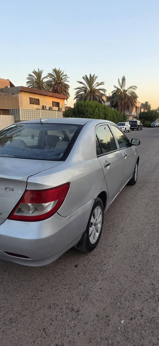 السلام عليكم BYD 2013 f3  فول مواصفات كير محرك مكفول صدر ممتاز
كهربائياتها كامله 
تخم تاير جديد 
باتري جديد 
رقم انكليزي جديد وهزه جديده
سيارة بلاديه بدن صبغ بيها بس الذيل الخلفي 
بيها جراد بسيط 
مكانها شارع فلسطين 
سعرها 38 
الرقم ***********
