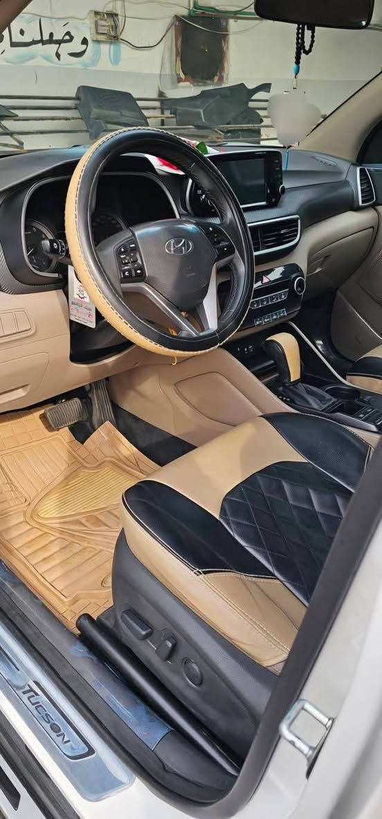 توكسون للبيع
موديل 2020 كوري كلين تايتل ماشية 57000 كيلومتر فول مواصفات كشنات كهرباء بجم لكزز خمس عدسات عدسة دوارة شاشة اندرويد حساسات امامية خلفية دبل بصمة وباقي المواصفات المعروفة ... السعر 230 ورقة وبيها مجال 
الشراي يتصل عالرقم  ***********
