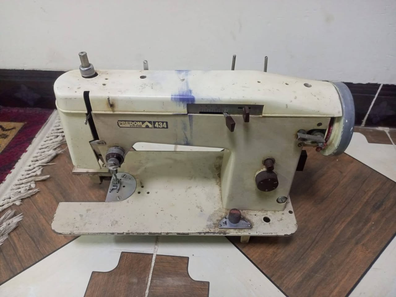 مكينه للبيع نضيف شرط الشغل مابي كل عيب بس تريد ميزانيه مال ابره
سعره 70 وبي مجال مكاني كركوك حي العسكريه ***********
