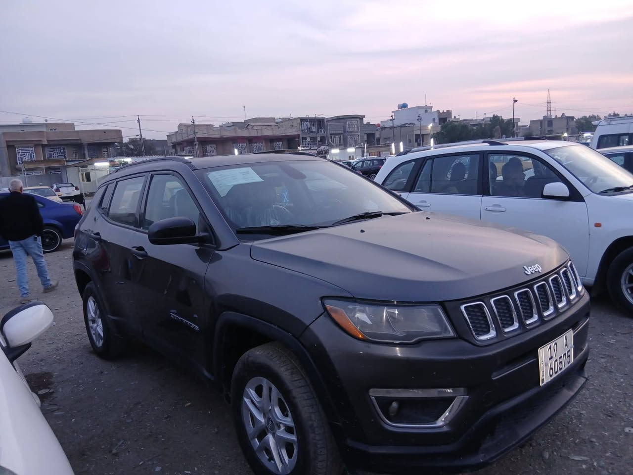 السلام عليكم للبيع سيارة جيب كومباس موديل 2018 رقم كربلاء نكليزي بسمي كير عادي سيارة كفالة عامة فقط دعامية أمامية مصبوغة السعر 145 اوبيهة مجال المكان بغداد حي الإعلام  للاستفسار الاتصال على الرقم ***********
