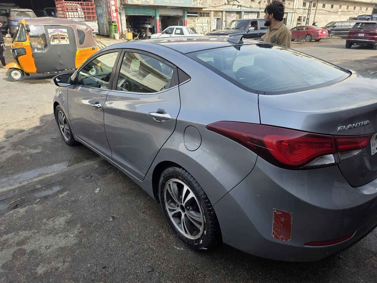 النترا ٢٠١٤ للبيع 
السعر ١١٢ 
نفس ما موجود بالسنوار  عدا الدواسه قبل فتره  صار بيها نفس ما موجود بالفيديو بس محرك بي تبخير وتمشي سياره وجاهزه من كلشي 
رقم الهاتف ***********
