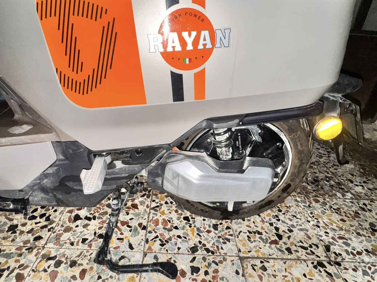 للبيع دراجة كهربائية RAYAN Wolf VIP موديل 2026
ها المواصفات:

RAYAN :الماركة •

Wolf VIP :الموديل •

• سنة الصنع: 2026

• اللون: بيج مع أسود

• إنارة LED أمامية مزدوجة بتصميم عصري.

• شاشة رقمية لعرض السرعة ومستوى البطارية.

• محرك كهربائي قوي مناسب للتنقل داخل المدينة.

• نظام تعليق أمامي لراحة أكبر أثناء القيادة.

• اقتصادية جداً في استهلاك الطاقة.

• تشغيل هادئ وسهولة في الاستخدام.

الدراجة بحالة ممتازة.

استخدام خفيف.

أوراق الشراء متوفرة.

٢ الموقع: بغداد - الدورة

§ السعر: ( 900الف)

مأ للاستفسار والتواصل: (***********)

تاريخ الشراء : 2026/2/1
