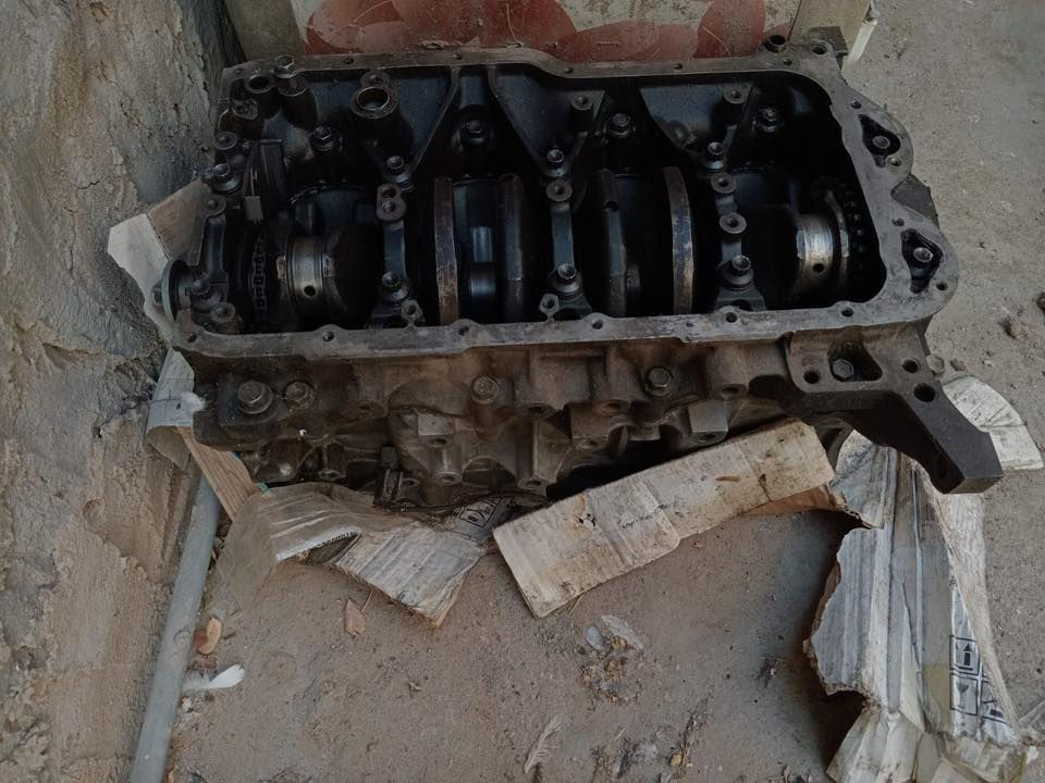 أغراض مكينة ساسوكي مكينة حجم 2000 خليجي للبيع قبق ابيض العنوان بغداد الشعب الاتصال ب ***********
