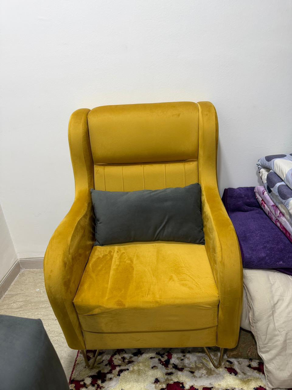 تخم 10 مقاعد مستخدم قليل جدا سعره 250 الف وبي مجال المكان بغداد الكراده ***********
