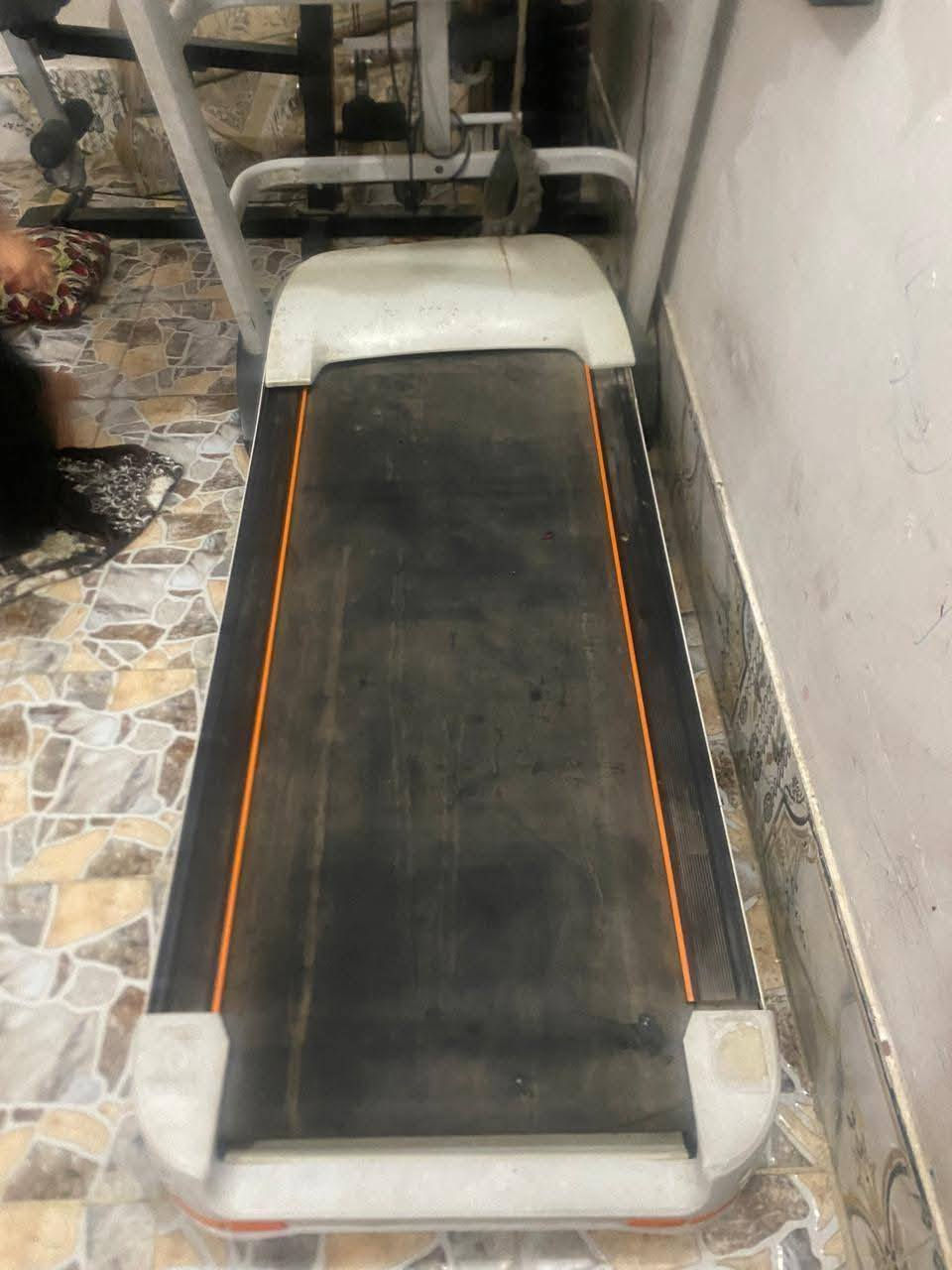 سلام عليكم جهاز جري للبيع يحمل وزن 200 كيلو + هزاز
الجاهز مستعمل مستعمل شي قليل ومتروك السعر قيم وخض مكان نجف حولي 
الستفسار ***********
