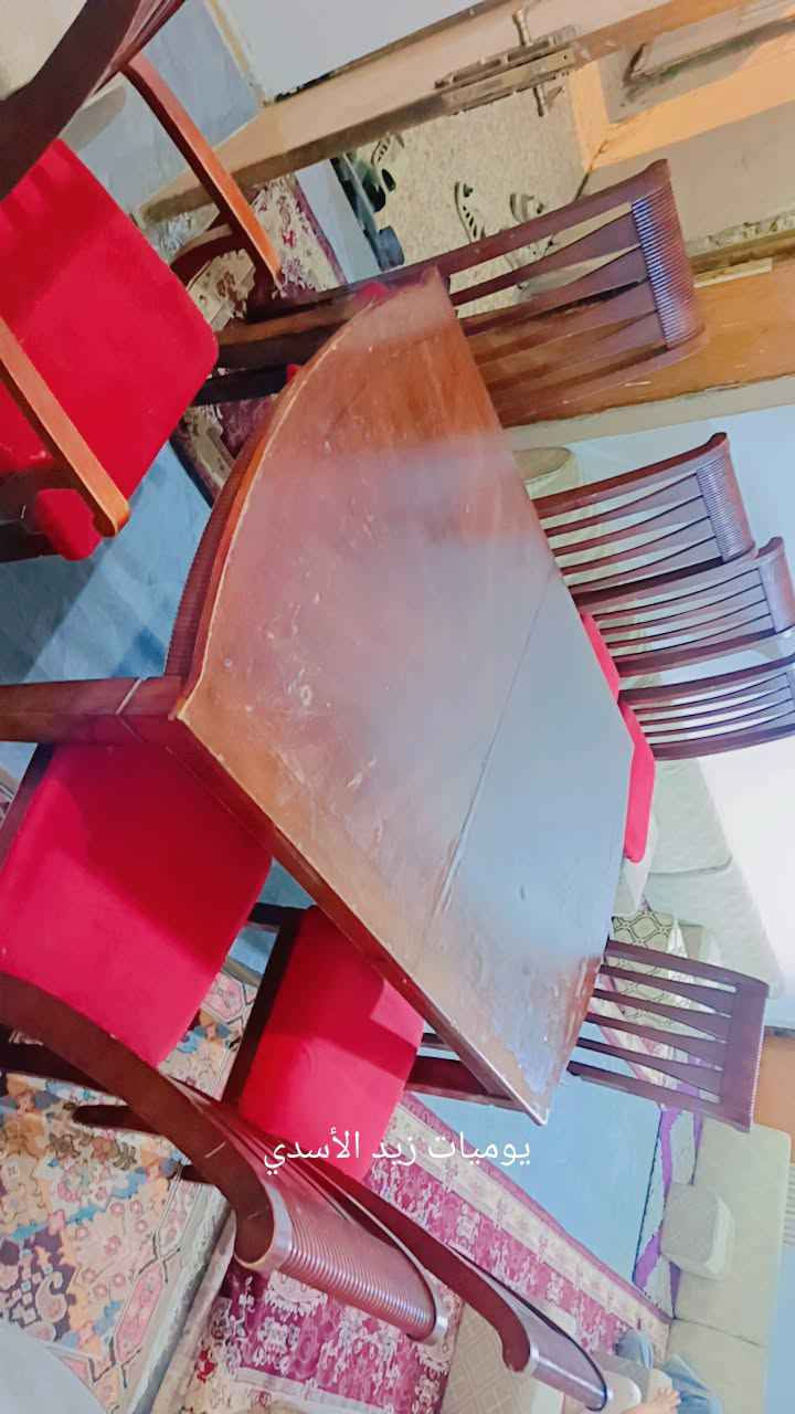 ميز طعام خشب صاج كويتي اصلي يحتوي على 8 كراسي بحاله جيده جدآ نظيفات كفاله لاكسر ولا صبغ ولا تصليح شرط السعر 500 الف فقط  
للاستفسار الاتصال على الرقم /*********** العنوان كرمة علي الناحيه البصرة, العراق
